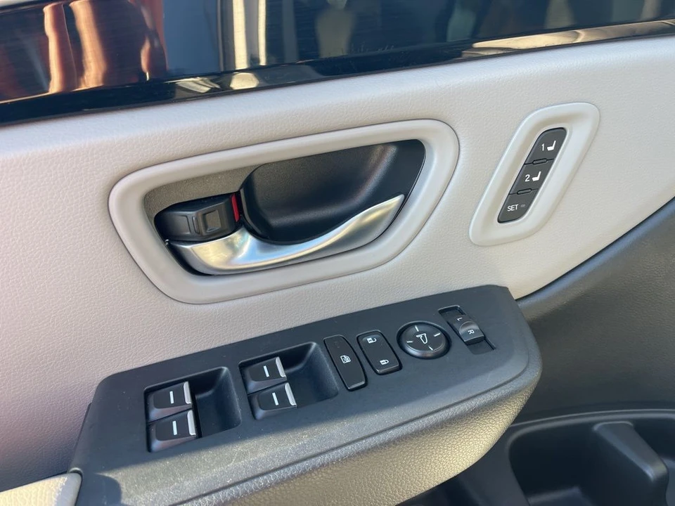 2025 Honda Pilot 4th Gen - Image 10 of 21