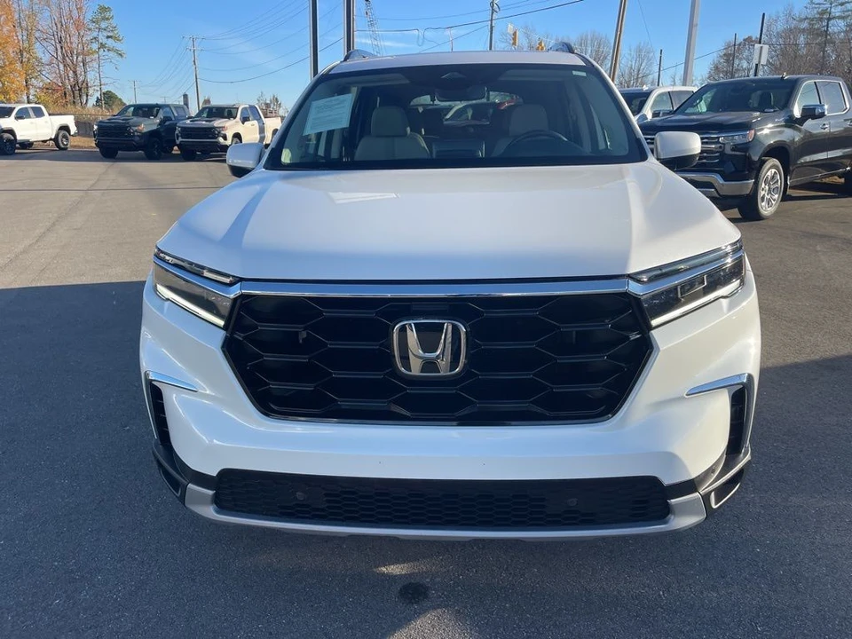 2025 Honda Pilot 4th Gen - Image 8 of 21