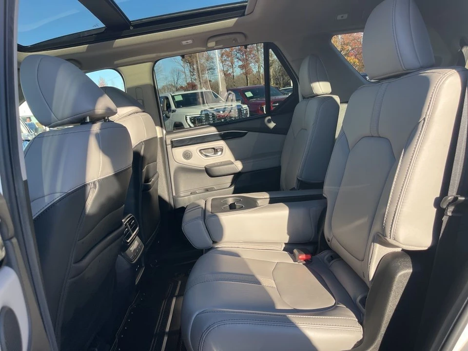 2025 Honda Pilot 4th Gen - Image 15 of 21