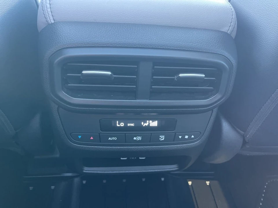 2025 Honda Pilot 4th Gen - Image 18 of 21