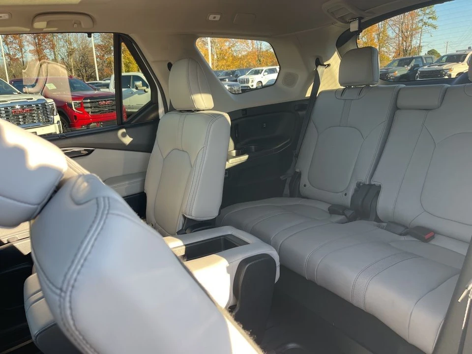 2025 Honda Pilot 4th Gen - Image 16 of 21