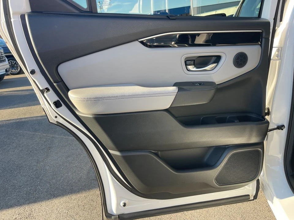 2025 Honda Pilot 4th Gen - Image 14 of 21