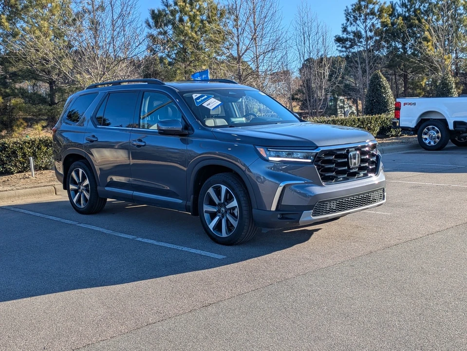 2025 Honda Pilot 4th Gen - Image 2 of 12