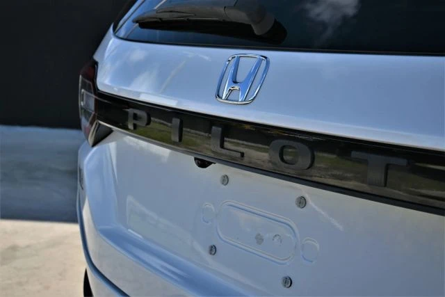 2025 Honda Pilot 4th Gen - Image 8 of 21