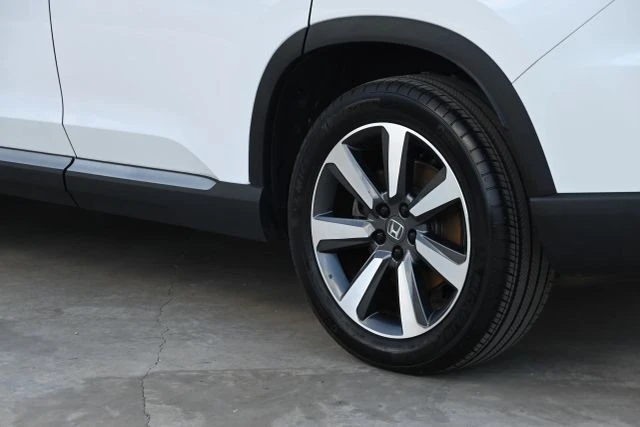 2025 Honda Pilot 4th Gen - Image 9 of 21