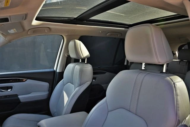 2025 Honda Pilot 4th Gen - Image 16 of 21