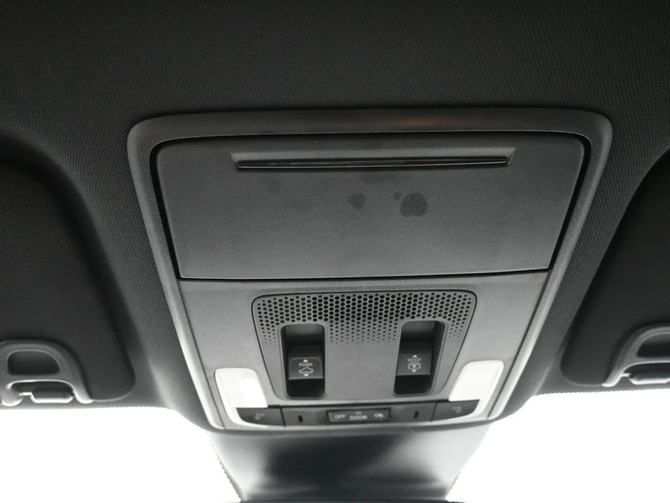 2025 Honda Pilot 4th Gen - Image 17 of 31
