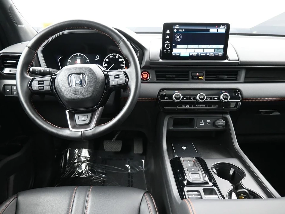 2025 Honda Pilot 4th Gen - Image 20 of 31