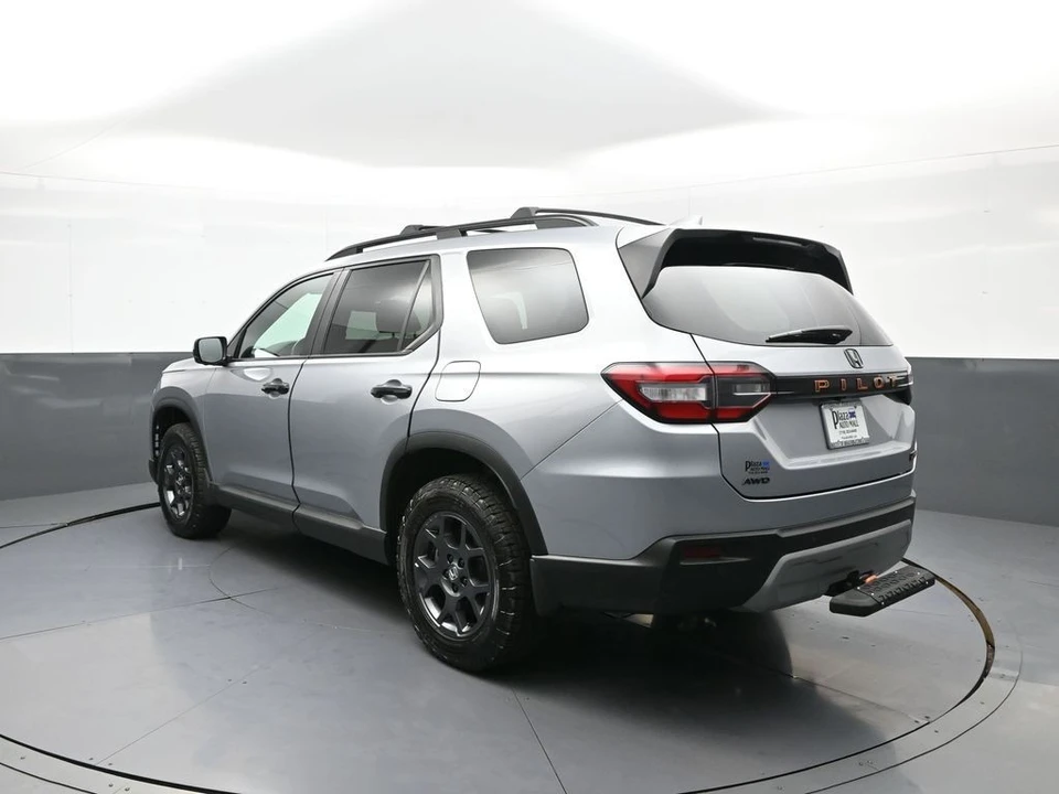 2025 Honda Pilot 4th Gen - Image 8 of 31