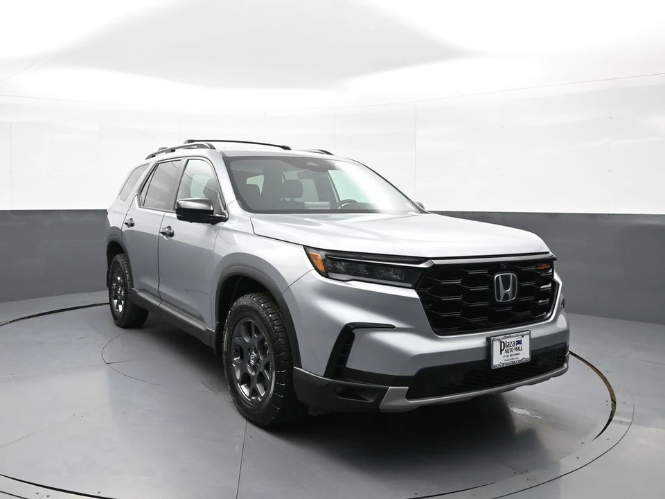 2025 Honda Pilot 4th Gen - Image 3 of 31