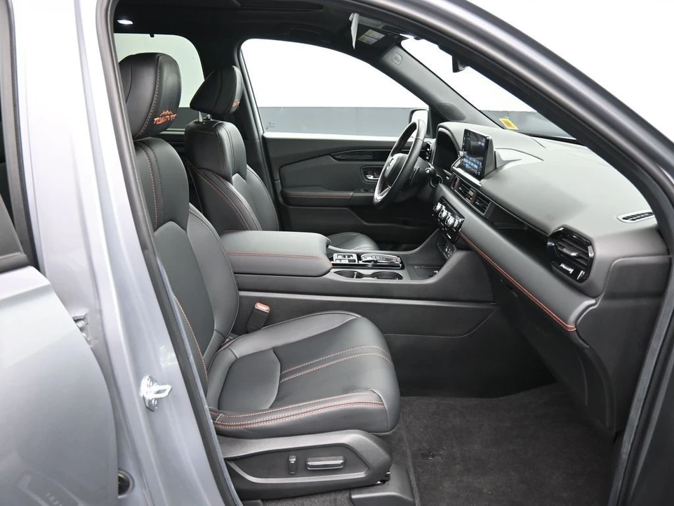 2025 Honda Pilot 4th Gen - Image 27 of 31