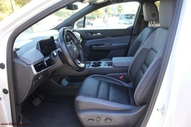 2025 Honda - Image 16 of 22