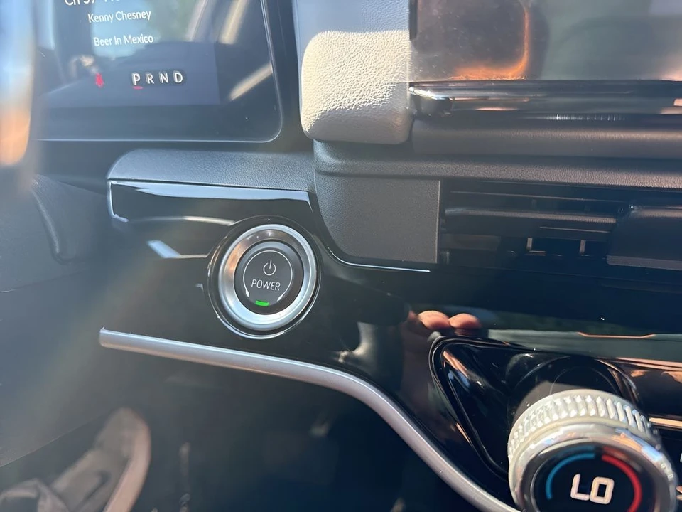 2025 Honda - Image 25 of 31