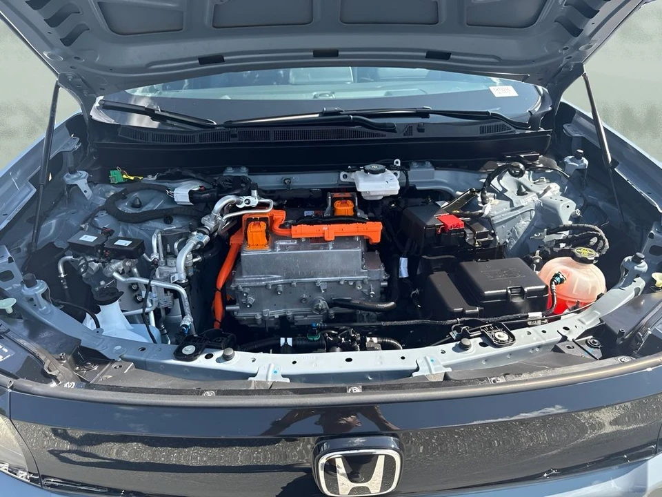 2025 Honda - Image 23 of 28
