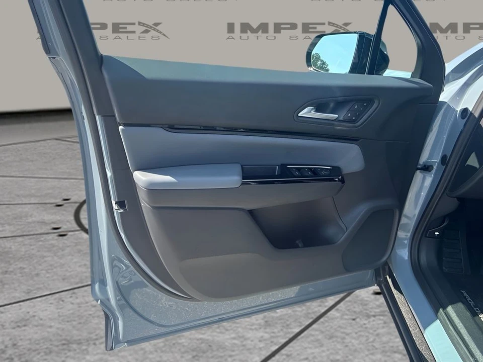 2025 Honda - Image 19 of 28