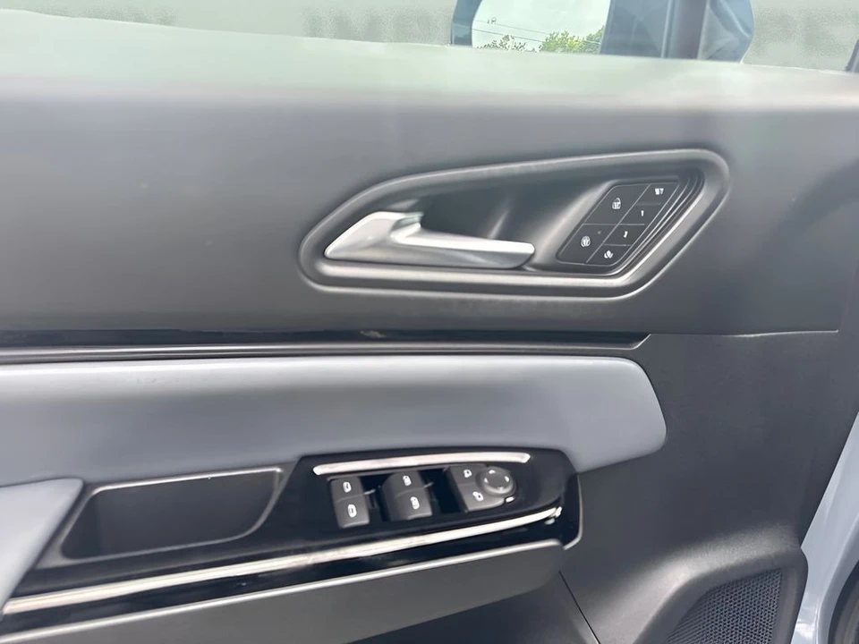 2025 Honda - Image 23 of 31