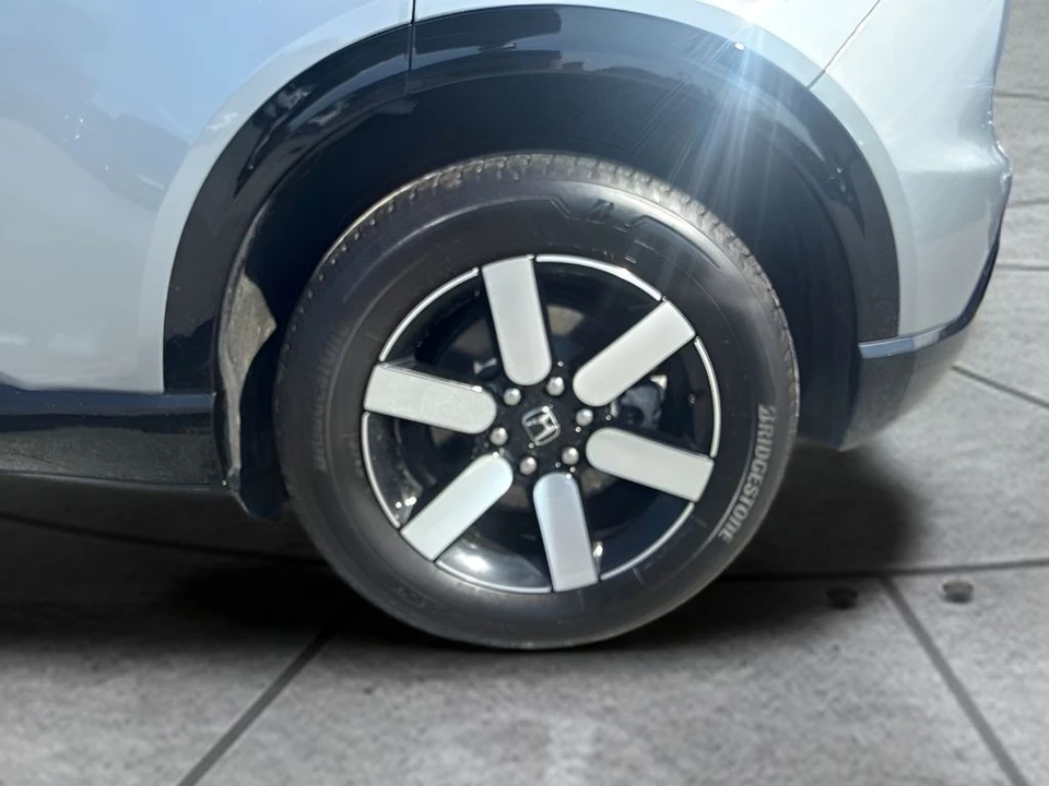 2025 Honda - Image 23 of 25