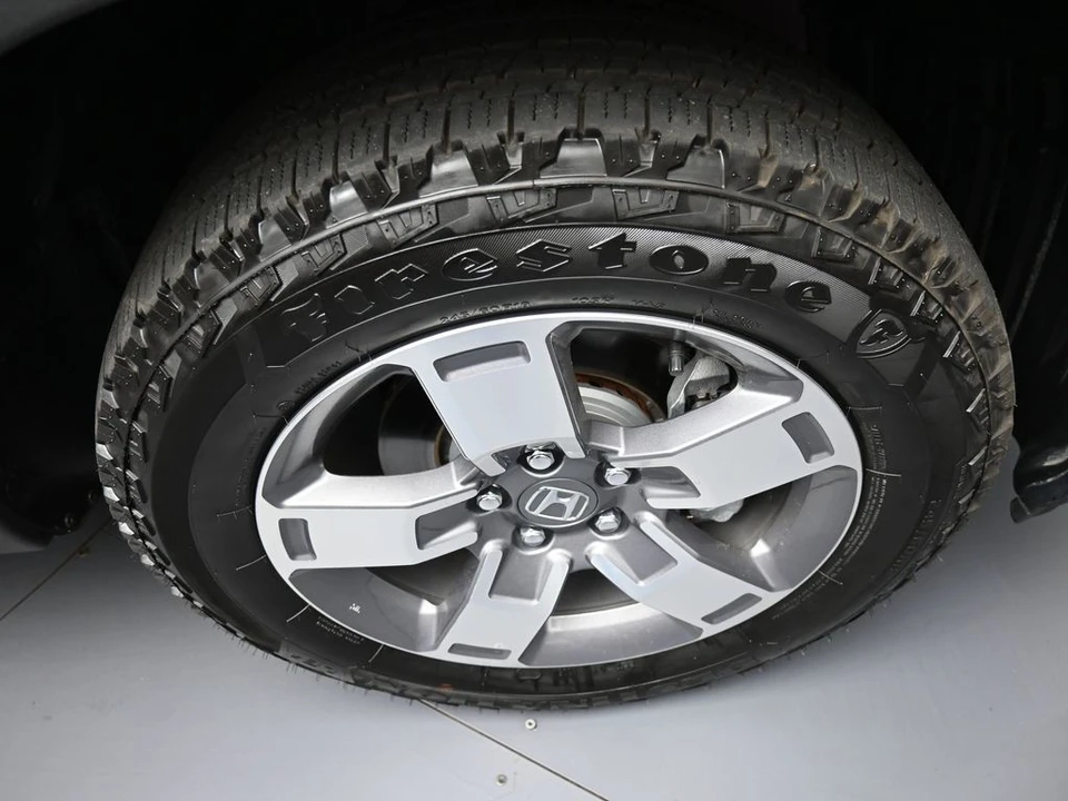 2025 Honda Ridgeline 2nd Gen - Image 13 of 31