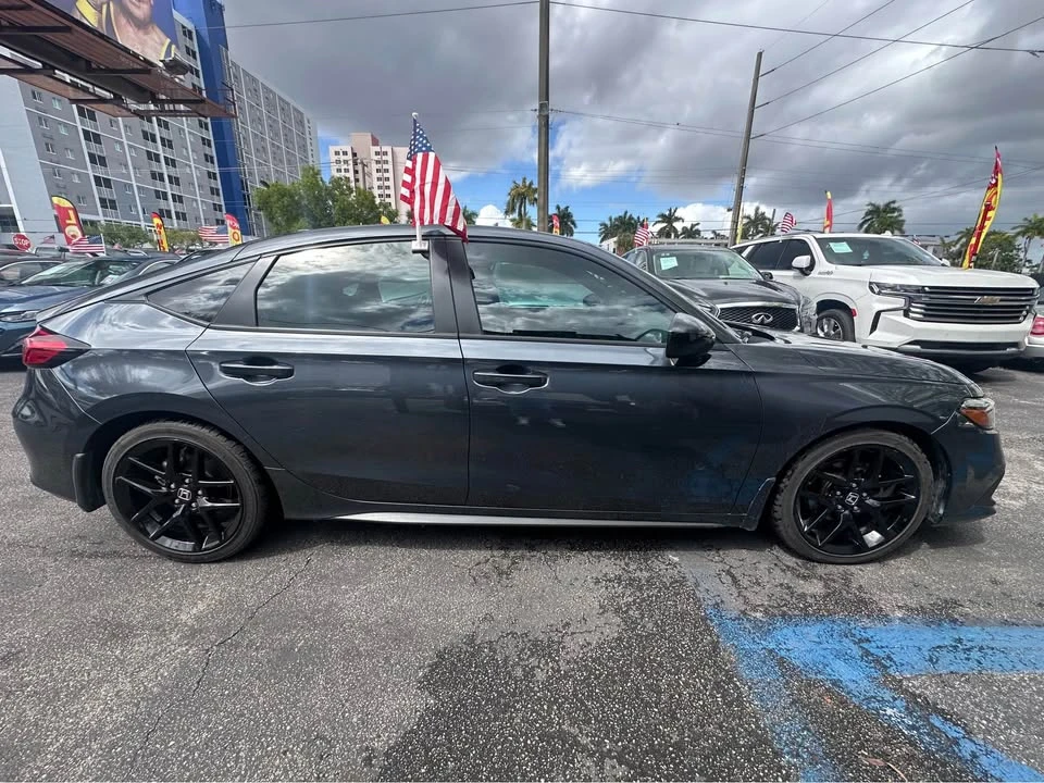 2025 Honda Civic 11th Gen - Image 9 of 10