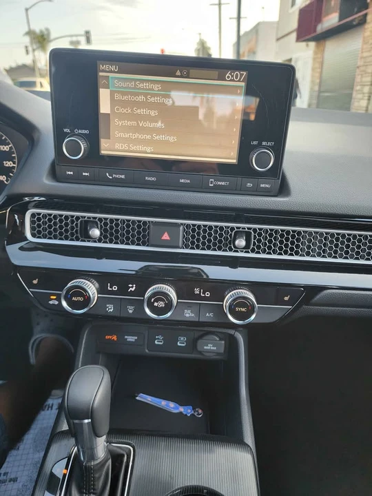 2025 Honda Civic 11th Gen - Image 13 of 17