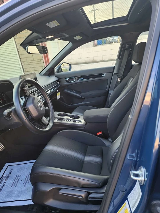 2025 Honda Civic 11th Gen - Image 10 of 17