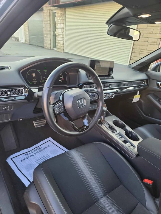 2025 Honda Civic 11th Gen - Image 11 of 17