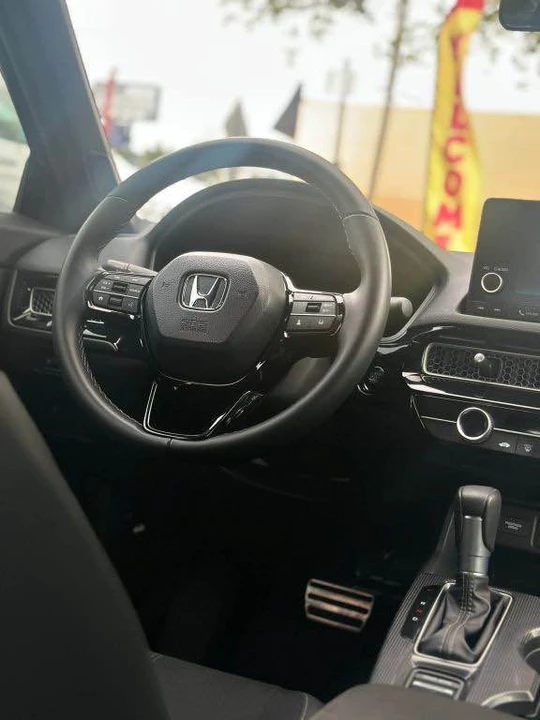 2025 Honda Civic 11th Gen - Image 4 of 9