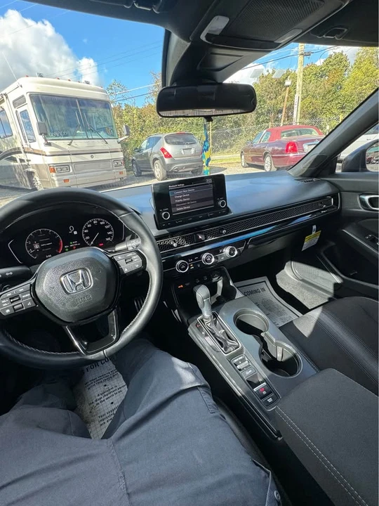 2025 Honda Civic 11th Gen - Image 15 of 18