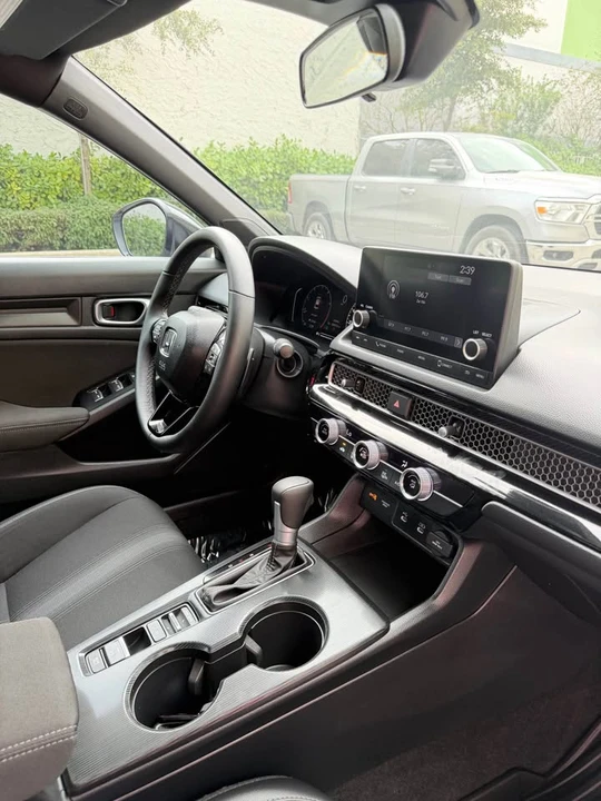 2025 Honda Civic 11th Gen - Image 10 of 18
