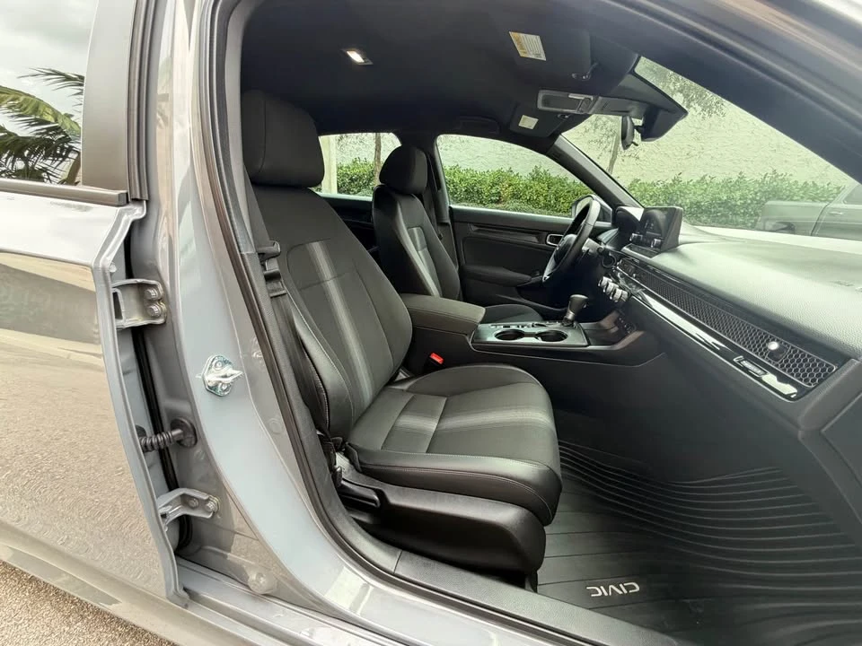 2025 Honda Civic 11th Gen - Image 9 of 18