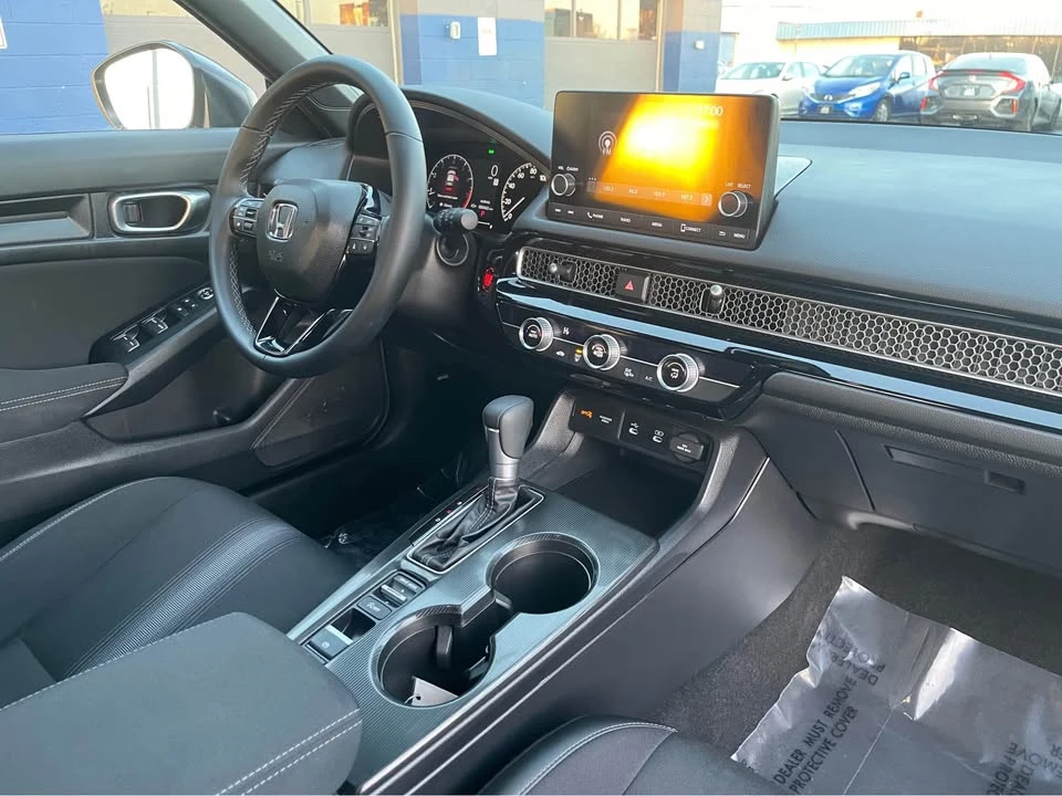2025 Honda Civic 11th Gen - Image 15 of 20