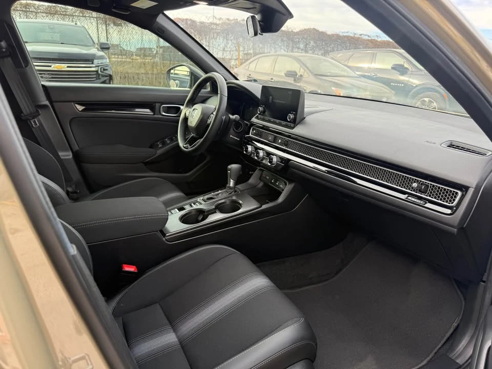 2025 Honda Civic 11th Gen - Image 12 of 17