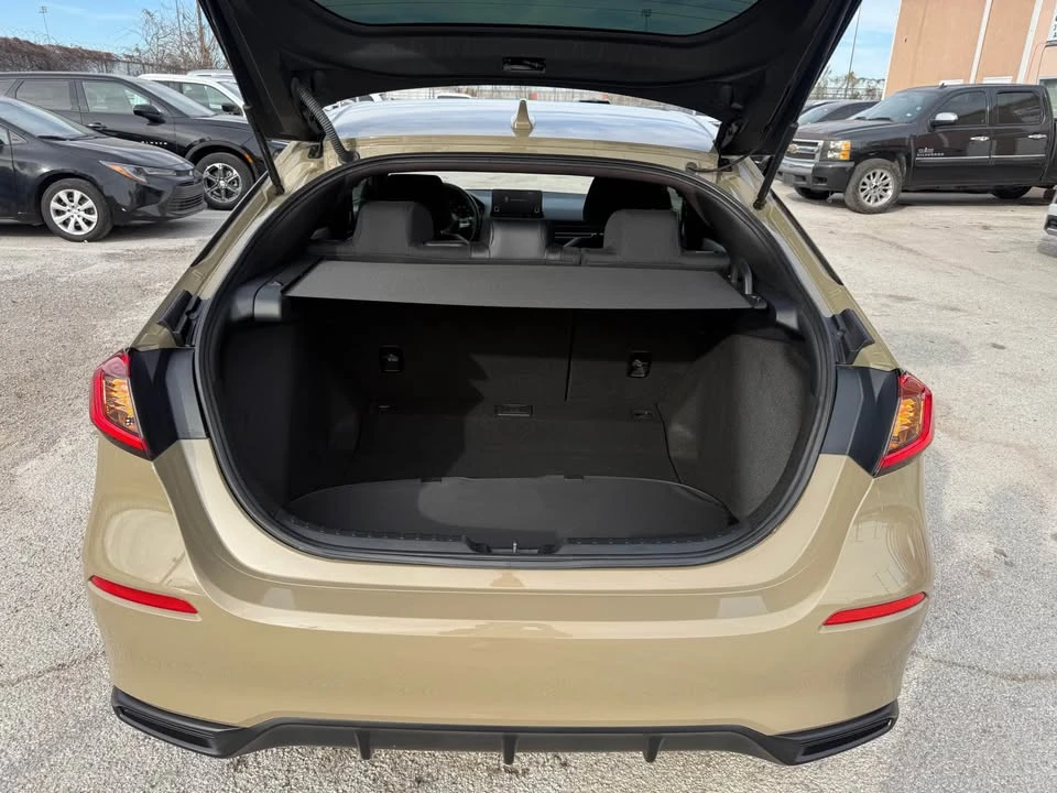 2025 Honda Civic 11th Gen - Image 10 of 17