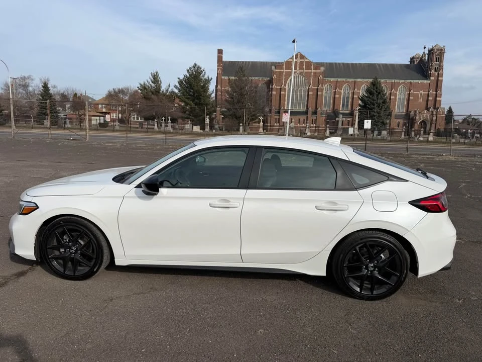 2025 Honda Civic 11th Gen - Image 8 of 15
