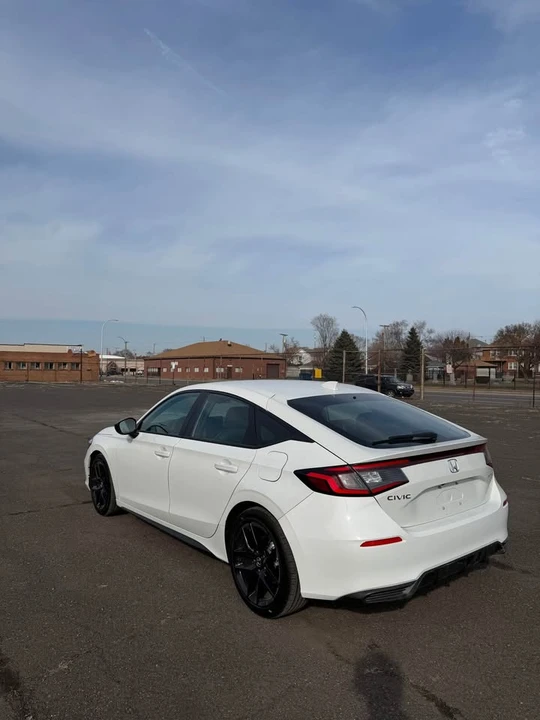 2025 Honda Civic 11th Gen - Image 7 of 15