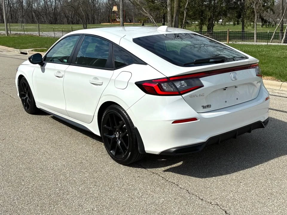2025 Honda Civic 11th Gen - Image 8 of 19
