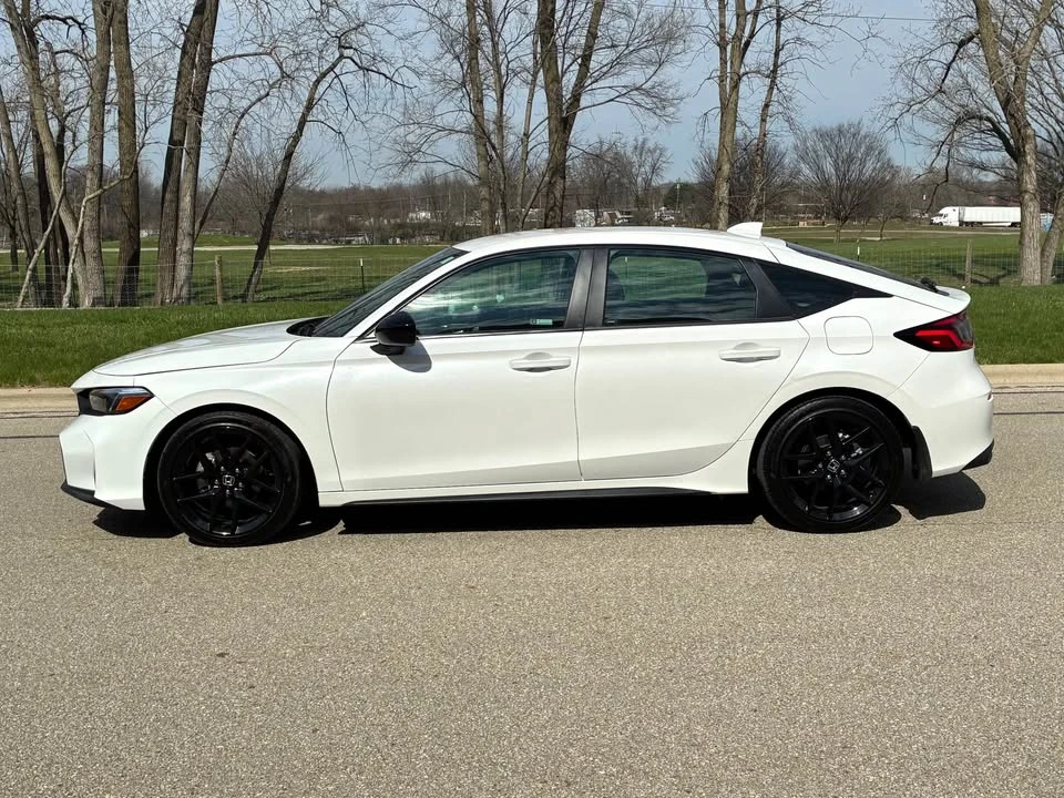 2025 Honda Civic 11th Gen - Image 2 of 19