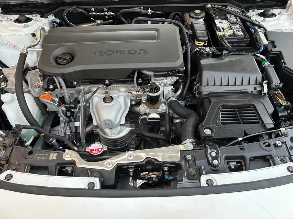 2025 Honda Civic 11th Gen - Image 11 of 19