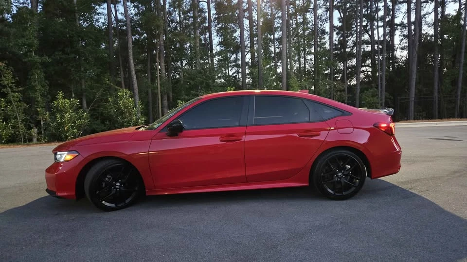 2025 Honda Civic 11th Gen - Image 10 of 15