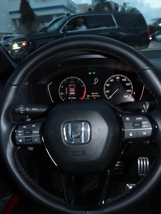 2025 Honda Civic 11th Gen - Image 2 of 10