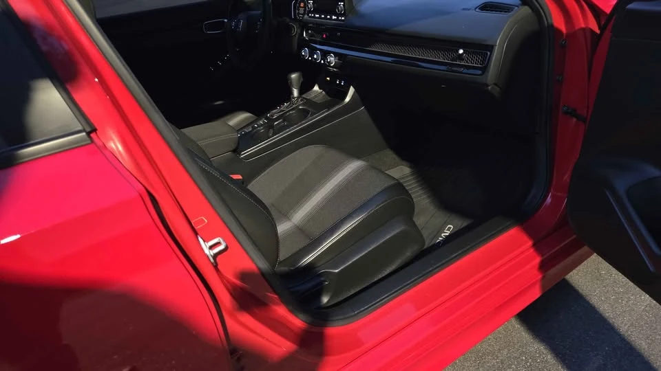 2025 Honda Civic 11th Gen - Image 12 of 15
