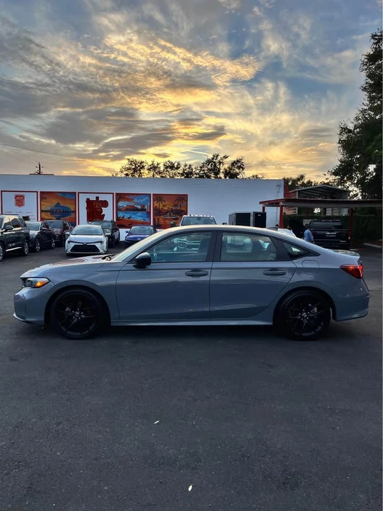 2025 Honda Civic 11th Gen - Image 10 of 16