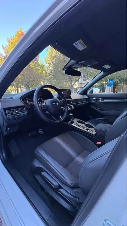 2025 Honda Civic 11th Gen - Image 8 of 20