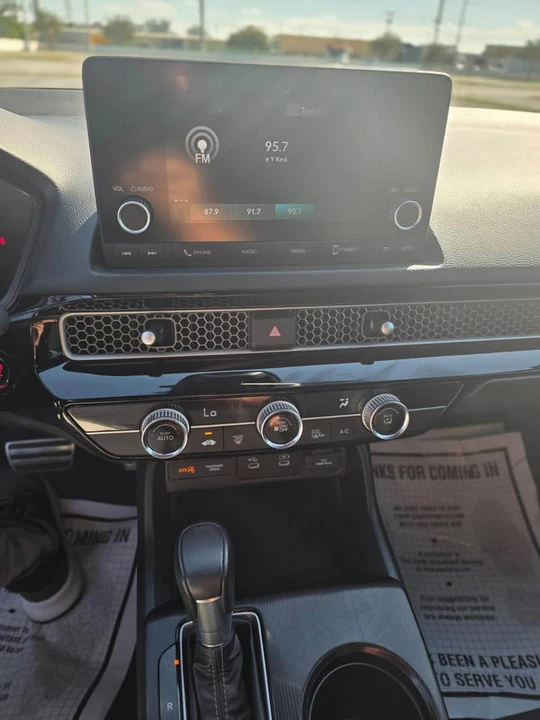 2025 Honda Civic 11th Gen - Image 11 of 13