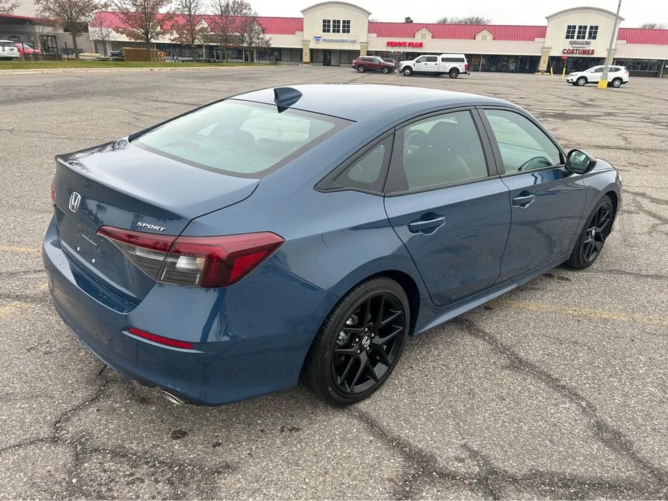 2025 Honda Civic 11th Gen - Image 6 of 11