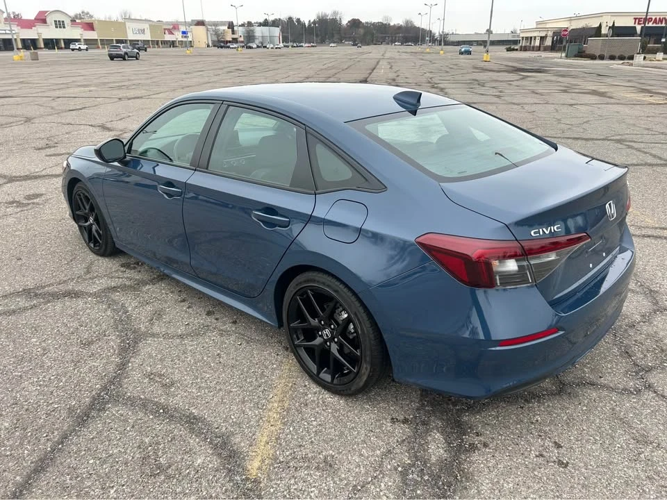 2025 Honda Civic 11th Gen - Image 9 of 11