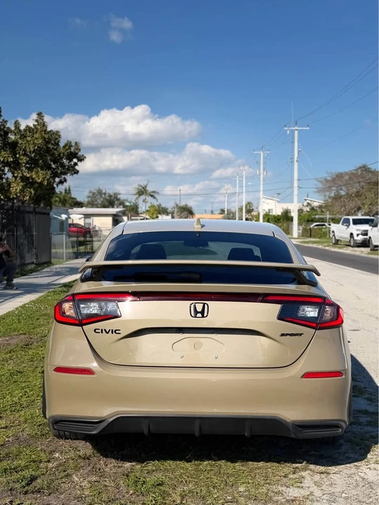 2025 Honda Civic 11th Gen - Image 6 of 13
