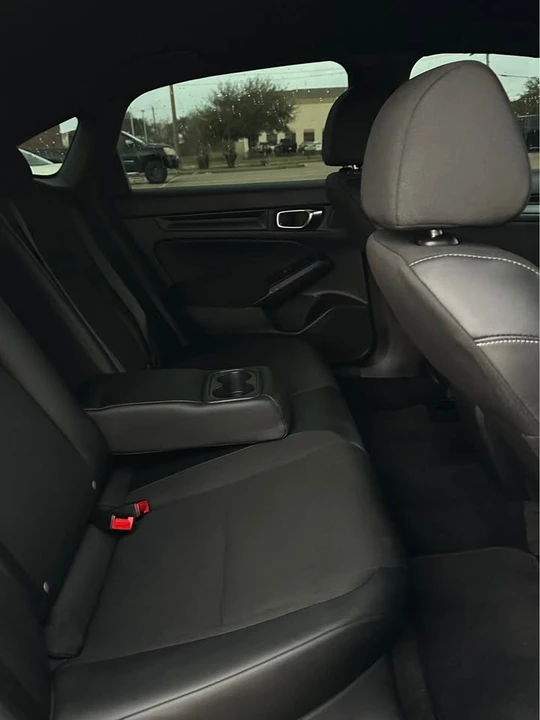 2025 Honda Civic 11th Gen - Image 8 of 17