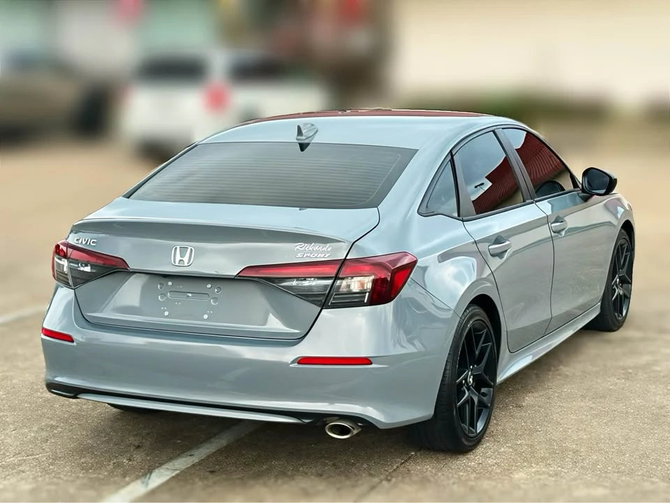 2025 Honda Civic 11th Gen - Image 15 of 17