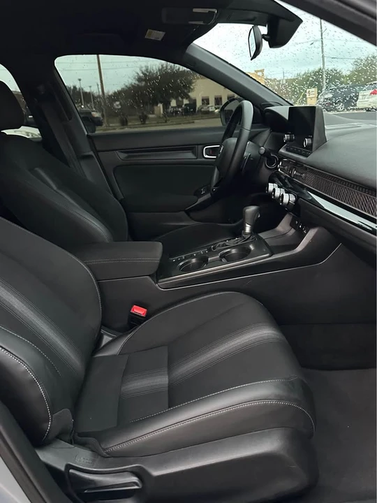 2025 Honda Civic 11th Gen - Image 10 of 17